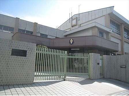 飯田小学校 徒歩約3分 240m
