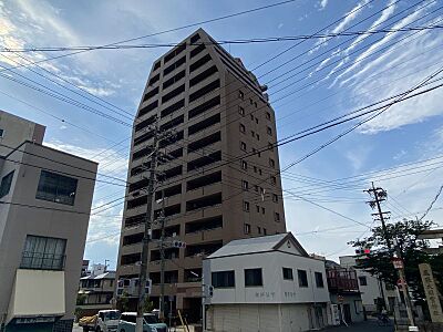 外観：名鉄名古屋本線「国府宮」駅徒歩約4分、JR東海道本線「稲沢」駅徒歩約18分で通勤や通学に便利な立地！