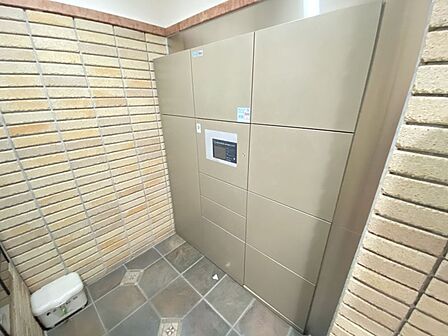 宅配ボックスが完備されています!不在時のお荷物受け取りも安心です♪