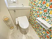 トイレには快適な温水洗浄便座付き！