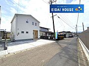 前面道路含む外観
