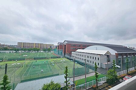 バルコニーからの眺め(南西方向)高い建物がなく周囲に遮るものもございませんので見晴らしの良い開放感のあるお住まいとなっております。