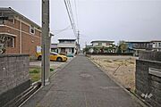 物件の東側前面道路（北側から）［2026年4月15日撮影］