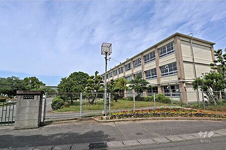 中部中学校[公立]の外観