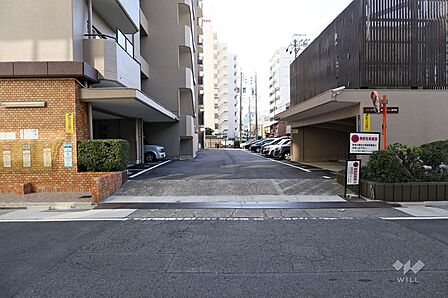 駐車場出入り口