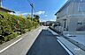 外観：物件の北東側前面道路（北西側から）