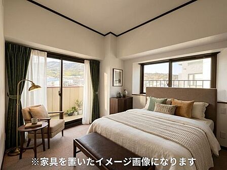 玄関入ってすぐの洋室に家具を置いてみたイメージです♪角部屋の為2面採光が嬉しいですね♪バルコニーがあります♪