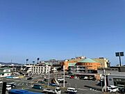 バルコニーからの眺望♪すぐ近くにボートレース下関があります♪徒歩で行ける距離なので、ファンの方なら嬉しいロケーションですね♪ナイターレース後の花火も見られますよ♪