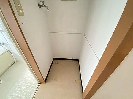 浴室の横には室内洗濯機置場があります♪