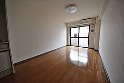 Ｋストーク C 地下1階ワンルームのリビング/ダイニング