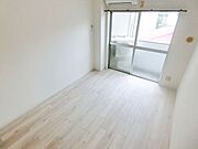 ☆白を基調とした洋室5.3帖☆
