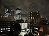 その他：LDKとワイドバルコニーから望む都心の夜景が、日常の中で自然と特別感を味わえる贅沢な眺めです。灯りがきらめく街並みを眺めながら過ごすひとときは、この住まいならではの価値を実感させてくれます。