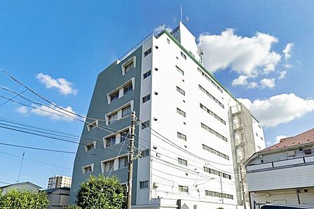 太陽に愛され、陽当り・通風に優れた魅力的で快適さを追求したマンションです。ここに住むからこそ意味がある。そんな特別感に浸りながら、毎日をお過ごし下さい。