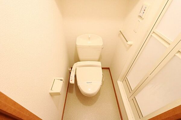 画像9:快適な温水洗浄便座付きトイレ
