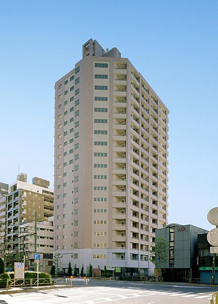【外観写真】地上19階建て18階部分。南東向き「2LDK」住戸です。2026年5月リノベーション済みのため、清潔な状態で新生活をスタートしていただけます。