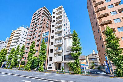 外観：【日興パレス文京第2】東京メトロ南北線「本駒込」駅まで徒歩1分。3沿線・3駅が利用できます。都心主要駅にスムーズにアクセスでき、通勤・通学やお出掛けにも便利なロケーション。