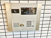 【オートロック】オートロックシステムが採用されています。不審者の立ち入りを防ぐことができ、防犯面に配慮されたマンションです。