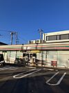 【セブンイレブン藤沢城南4丁目店】徒歩5分。24時間営業、酒類・タバコの取り扱い有。食後のデザートや軽食などのご購入の際に気軽に立ち寄れます。