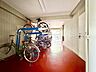 その他：【駐輪場】マンション敷地内に駐輪場が設置されています。屋内で、日差しや雨風にさらされず、自転車の劣化を防げます。空き状況など、詳細はお気軽にお問い合わせください。