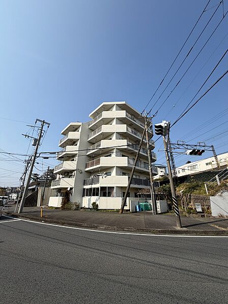 【レクハイム藤沢六会】小田急江ノ島線「六会日大前」駅まで徒歩6分。2026年8月内装リフォーム完了済みです。気持ちよく新生活をスタートできそうです。