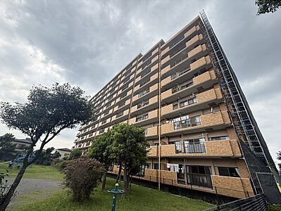 外観：【現地外観】総戸数200戸。SRC造地下1階付き11階建てマンション、3階部分の住戸です。2026年6月内装リフォーム済み。