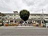周辺：相模原市立光が丘小学校まで徒歩2分(約130m)。6年間毎日通う小学校は、低学年のお子様にも負担が少ない距離。朝や放課後の時間にゆとりが生まれ、習い事との両立も無理なく叶いそうです。