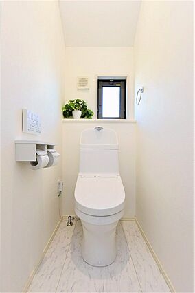 各階にトイレが...