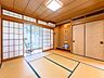 室内：庭とつながる趣のある和の空間