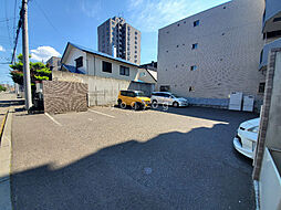 8 / 11