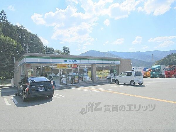 周辺：ファミリーマート　亀岡本梅町店まで9800メートル