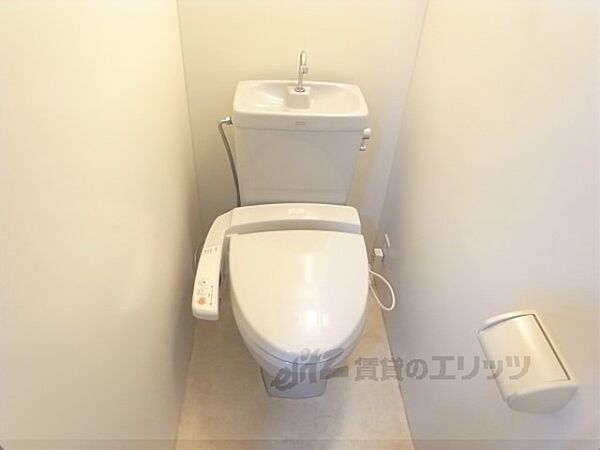 画像12:ビデ付きのトイレです。