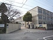 嵯峨中学校まで1470メートル