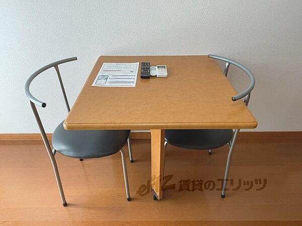 画像26:テーブル椅子