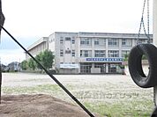 中央中学校まで2400メートル