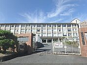 真野中学校まで1800メートル