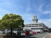 ユニクロサンリブ宗像店 徒歩9分。 680m