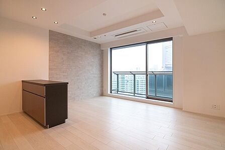 横長ワイドスパンの作りと収納の豊富さで、お部屋の使い勝手はとても良いです。帰宅時の都心ビューに癒されていました。(売主コメント)
