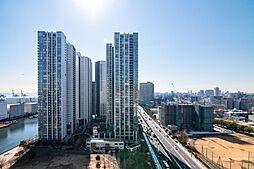 周囲を見渡せる開放的なロケーション。天候の良い日には遠くまで見渡せ、日々の暮らしに心地よい抜け感をもたらします。現地からの眺望（2026年6月）撮影