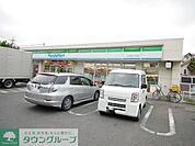 ファミリーマートMG溝口六丁目店 徒歩7分。 530m