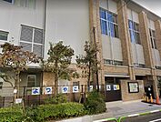 0歳児から3歳児までは7時30分から18時30分までの保育時間、4歳児、5歳児は保護者の状況により短時間から長時間まで4パターンの保育時間が設けられています。