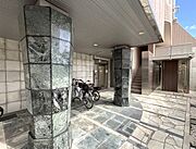 爽やかな色味が青空に映え、毎日帰ってくるのが楽しみになるような外観です♪