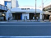 山手線、西武鉄道の新宿線、東京メトロの東西線が乗り入れている駅で、 通勤・通学の乗換駅としても便利です。
