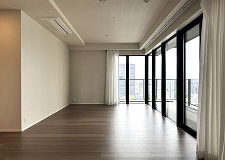 北西×北東角部屋!2面バルコニーで採光たっぷりのLDK