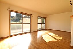 センチュリーIII 2階3LDKのリビング/ダイニング