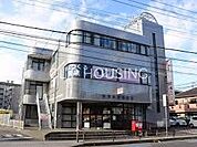 鶴間駅前郵便局 徒歩7分。 500m