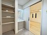 洗面：シャンプドレッサー完備の洗面台！朝の仕度時間を軽減してくれます！朝の忙しい時間に嬉しい設備です！
