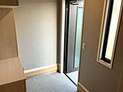 明るく清潔な玄関は、家族もゲストも気持ちよく迎えられます♪