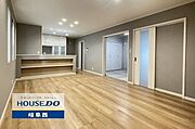 18帖の広々としたリビングは、家族みんながゆったりくつろげる開放的な空間。明るさも十分で、快適な毎日を実現します。