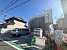 外観：並列駐車3台可能！広々としたスペースが確保されているので、大きな荷物の出し入れも楽に行えます！
