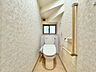 トイレ：手すりを備えた、家族みんなが使いやすいトイレです。